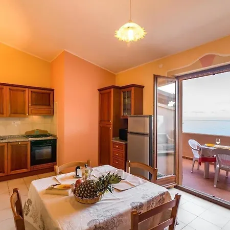 Wunderschoene Ferienwohnung In Mit Grill Und Garten Und Meerblick Und Strand In Der Naehe *