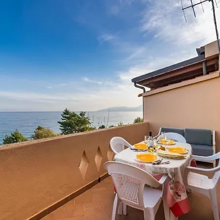 Wunderschoene Ferienwohnung In Mit Grill Und Garten Und Meerblick Und Strand In Der Naehe Apartman *