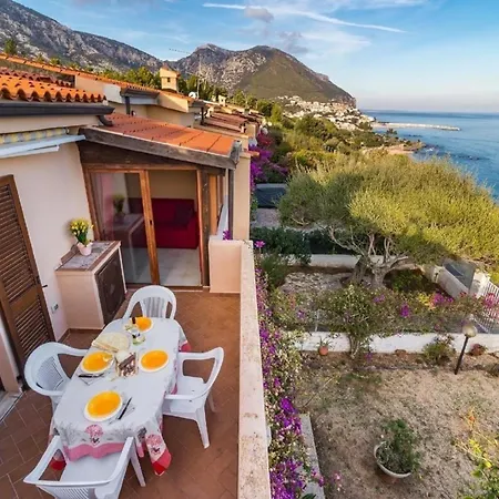 Wunderschoene Ferienwohnung In Mit Grill Und Garten Und Meerblick Und Strand In Der Naehe Cala Gonone